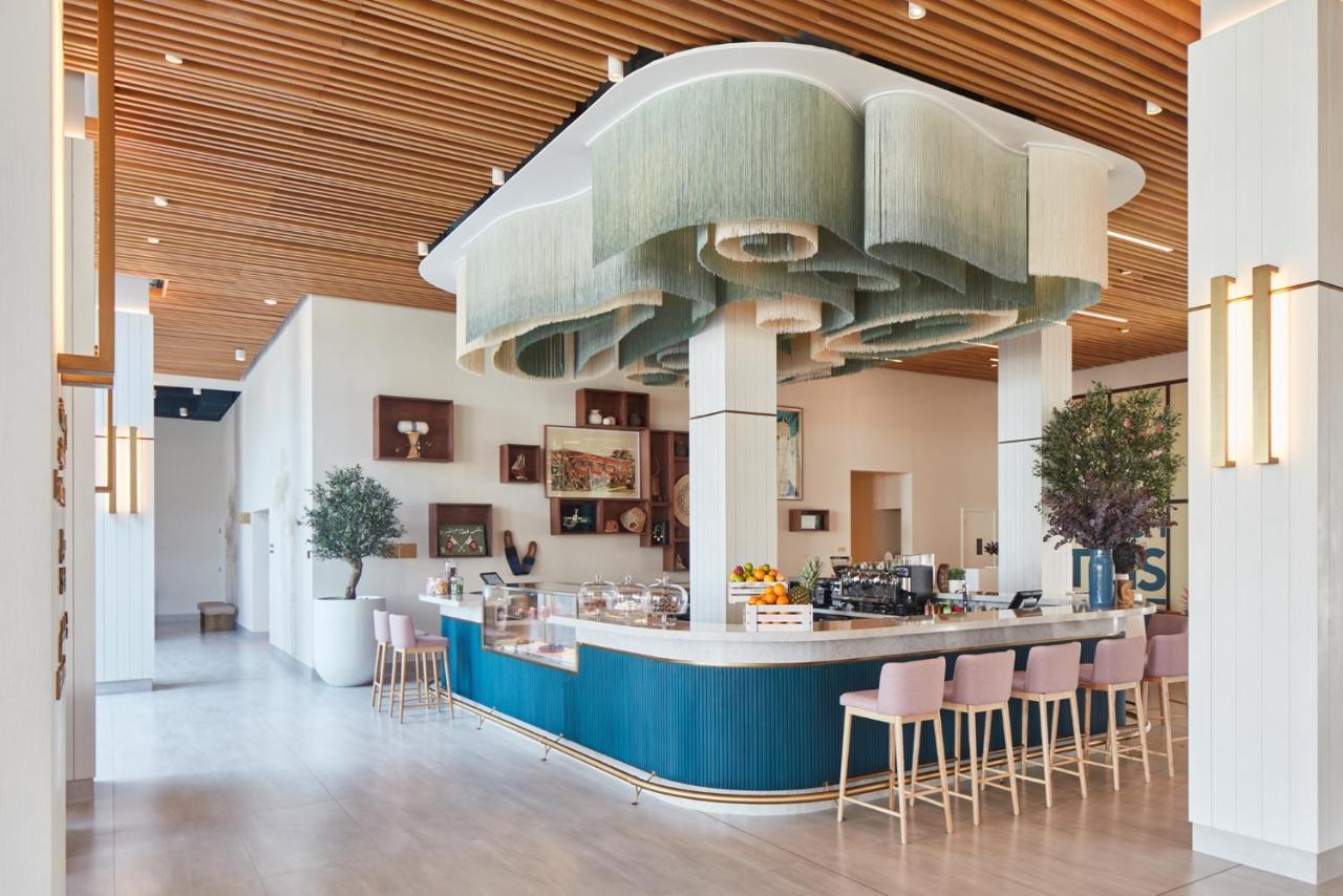 Vida Beach Resort Umm Al Quwain Eksteriør bilde The bar at the hotel