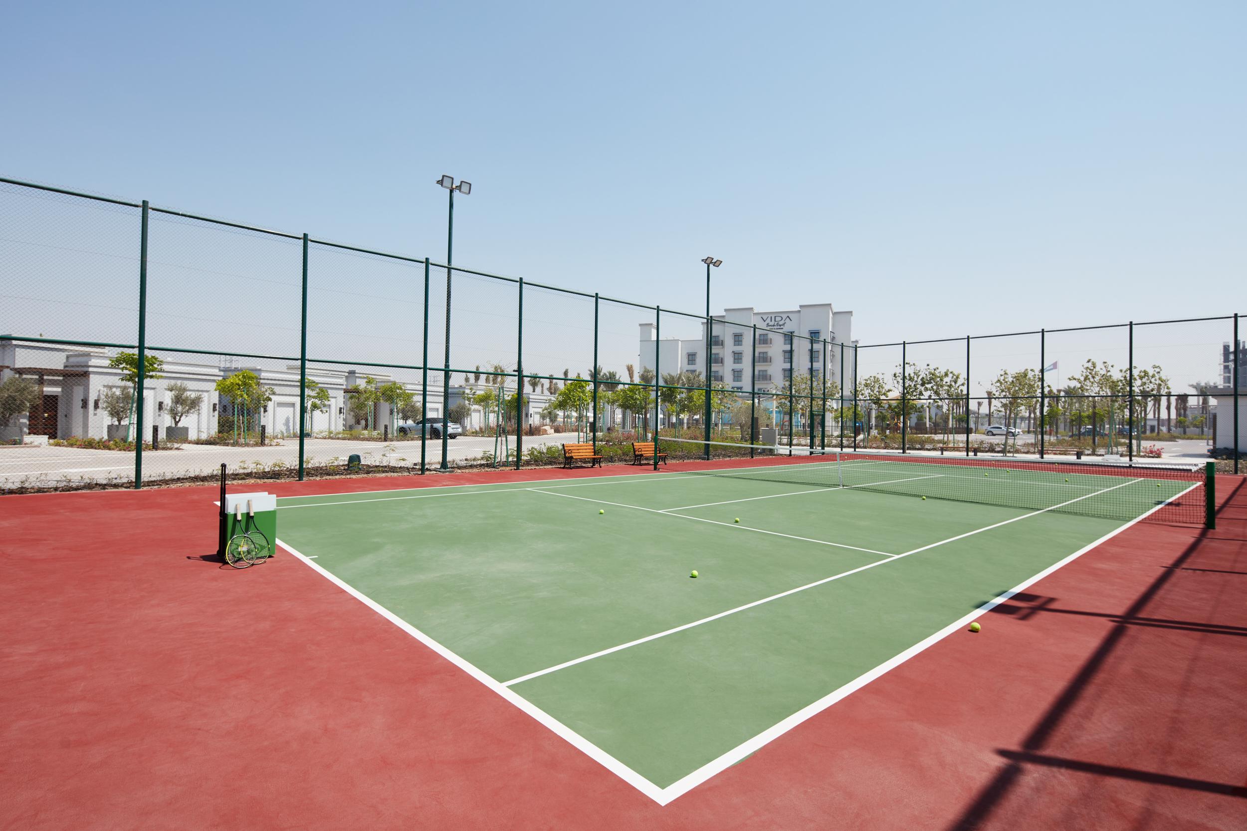 Vida Beach Resort Umm Al Quwain Eksteriør bilde Tennis court
